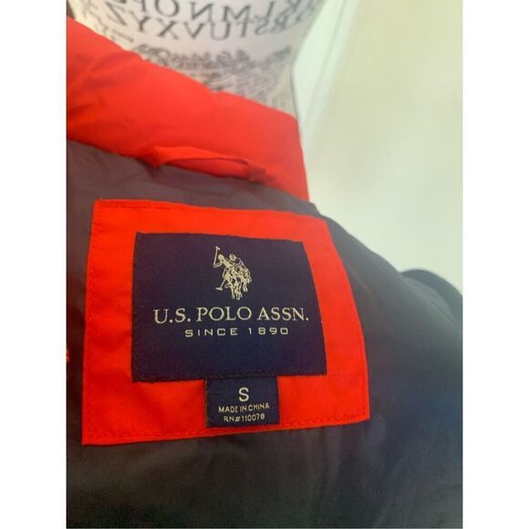 U.S. Polo Association Lightweight Red Puffer Vest - Picture 3 of 9